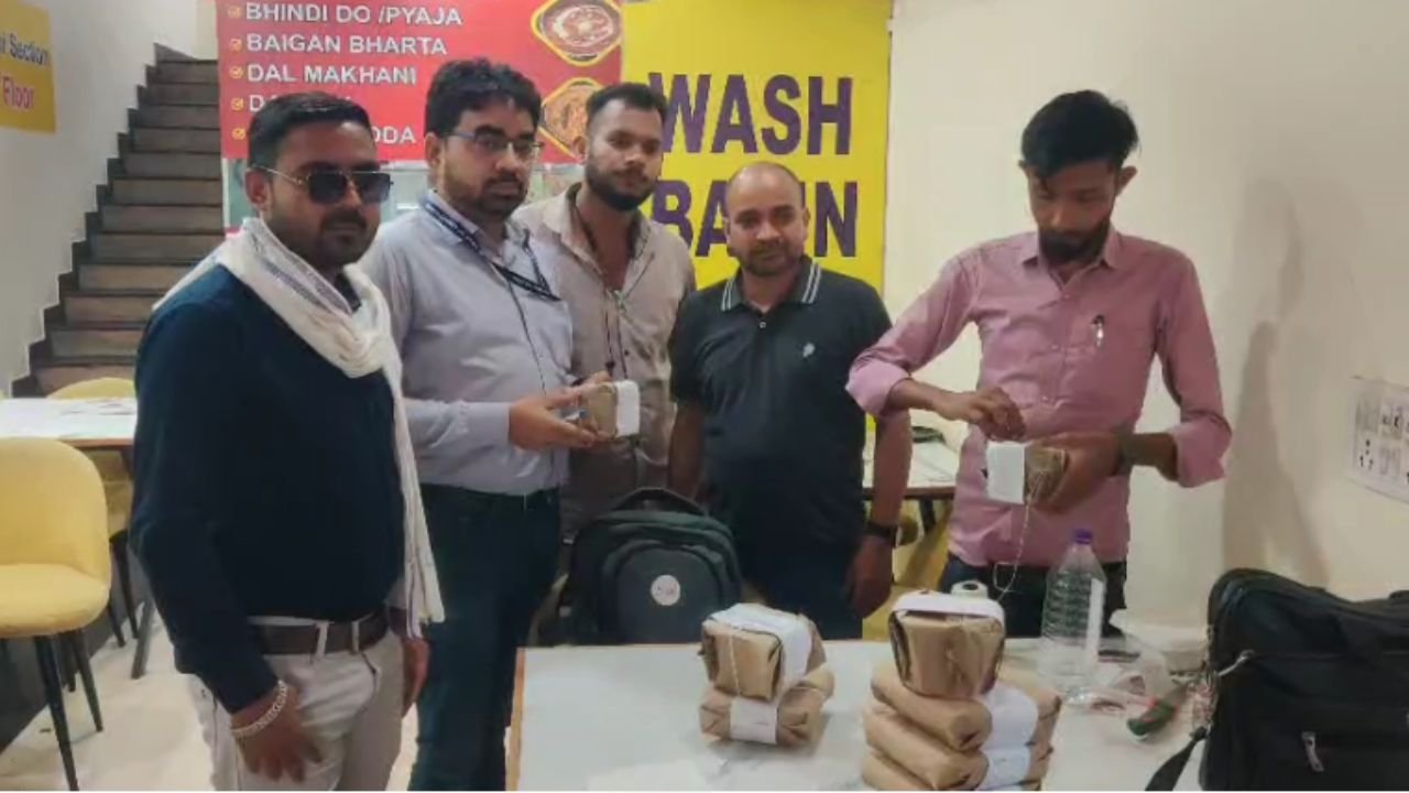 Raipur News : दा पंजाबी रेस्टोरेंट में खाद्य विभाग की कार्रवाई, ग्राहक की बिरयानी में निकला कॉकरोच...