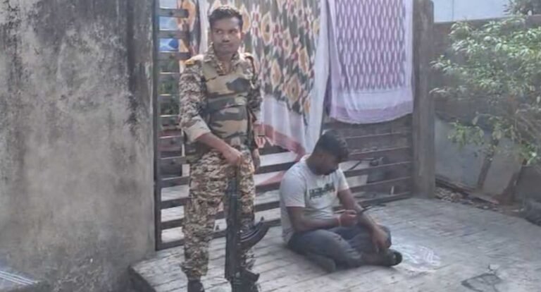 ACB-EOW Raid: सुकमा में ACB-EOW की छापेमारी: सुबह-सुबह CPI नेता के रिश्तेदार और तेंदूपत्ता प्रबंधकों पर कार्रवाई