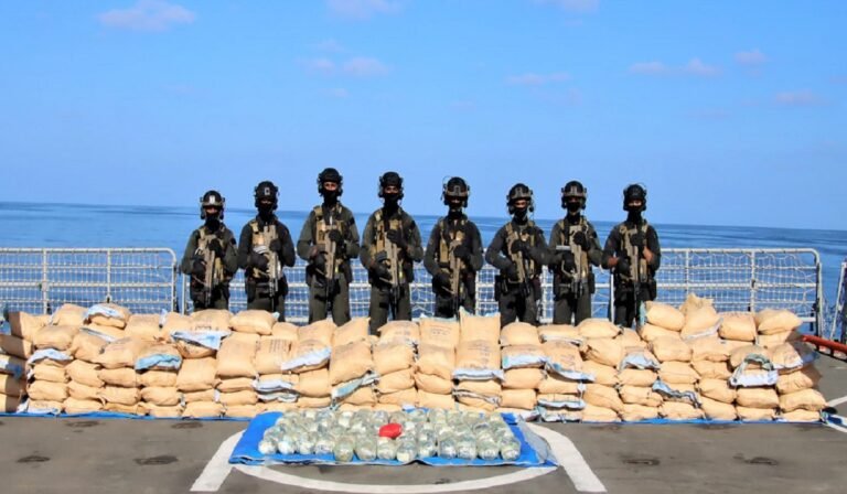 Indian Navy : भारतीय नौसेना की बड़ी कार्रवाई, INS तरकश ने जब्त किए 2500 किलो से ज्यादा ड्रग्स...