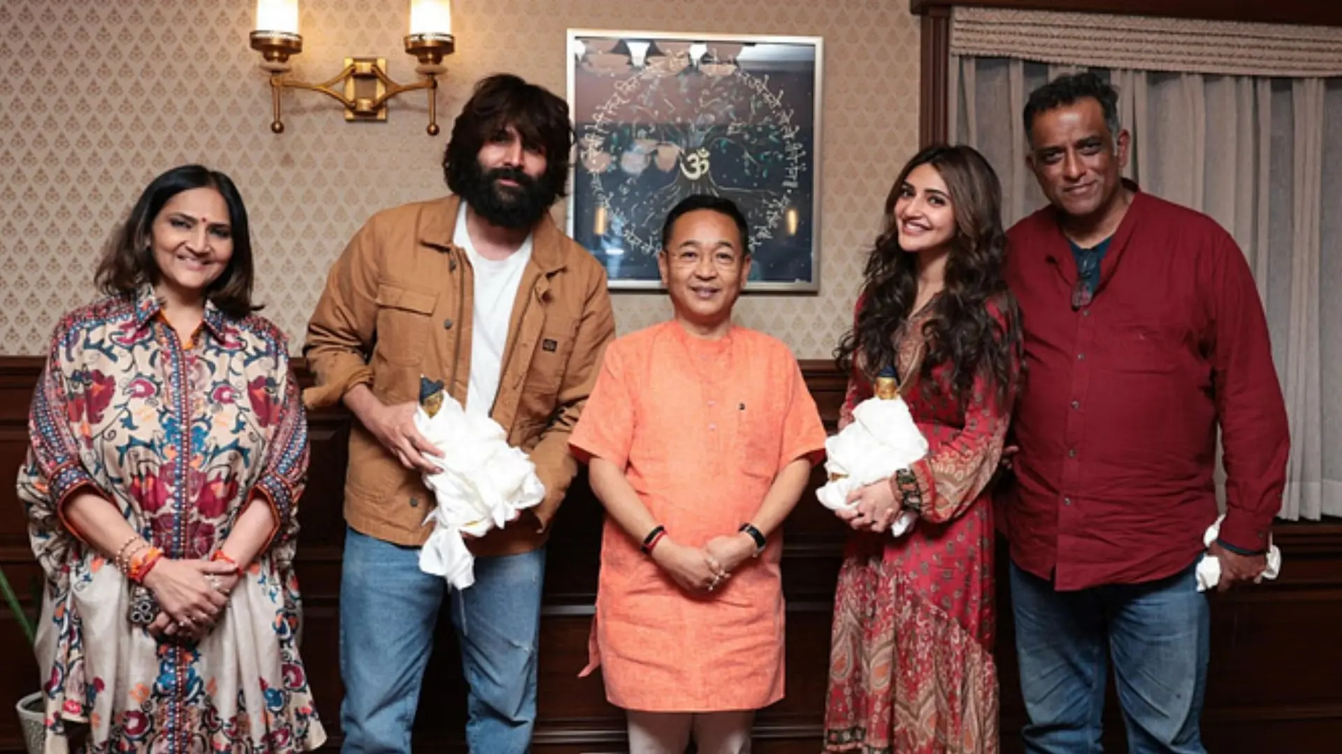 कार्तिक आर्यन-श्रीलीला और अनुराग बसु ने सिक्किम के सीएम से की मुलाकात...