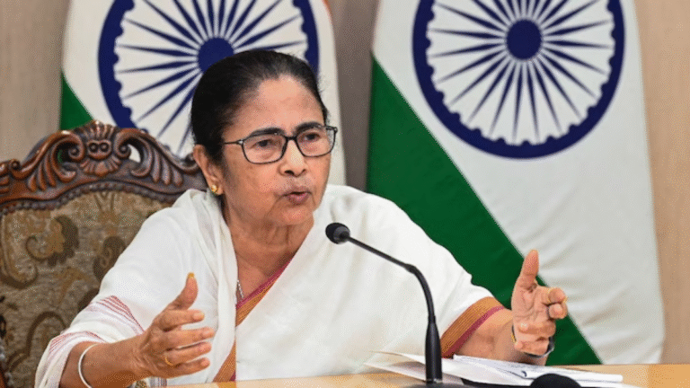 West Bengal: पश्चिम बंगाल में TMC की हार के बाद भले इस्तीफा नहीं देने पर अड़ी ममता बनर्जी लेकिन करीबी सलाहकारों का धड़ाधड़ इस्तीफा