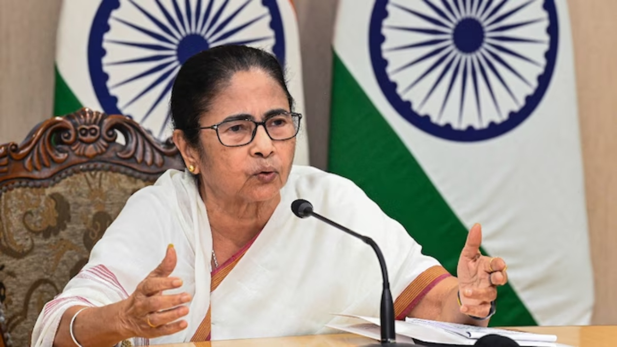 West Bengal: पश्चिम बंगाल में TMC की हार के बाद भले इस्तीफा नहीं देने पर अड़ी ममता बनर्जी लेकिन करीबी सलाहकारों का धड़ाधड़ इस्तीफा