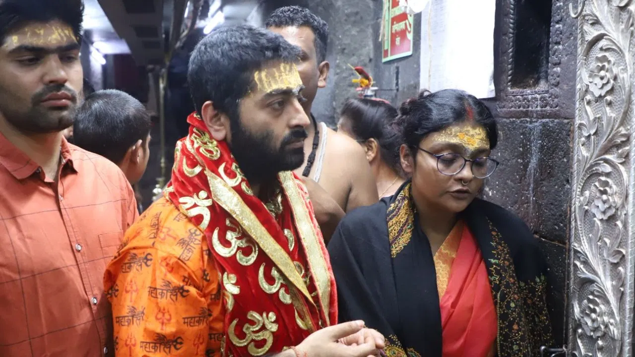 Arijit Singh : महाकाल की भक्ति में लीन दिखे अरिजीत सिंह, उज्जैन में पत्नी संग किए दर्शन...