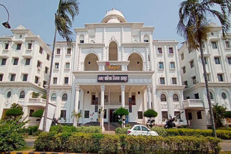 Raipur News: रायपुर नगर निगम टैक्स वसूली में पीछे, सख्त कार्रवाई की तैयारी...
