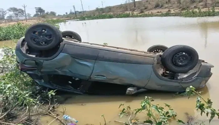 CG Accident: जगदलपुर जाते समय नायब तहसीलदार की पलटी कार, बाल-बाल बचीं...