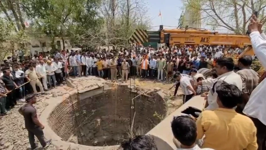 Big Accident: तेज रफ्तार कार ने बाइक को मारी टक्कर, कुएं में गिरने से 7 की मौत...