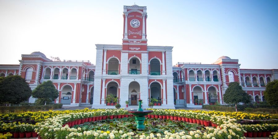 Raipur News: राजकुमार कॉलेज ने लक्षिता मिरानिया की 12वीं तक की पढ़ाई का खर्च उठाने का लिया निर्णय...