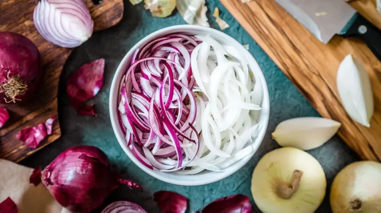 Onion Benefits: गर्मी के मौसम में खाएं प्याज, जानें इसके लाजवाब फ़ायदे…