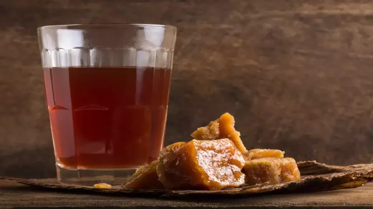 Benefits of jaggery water : गुड़ का पानी पीने के जबरदस्त फायदे, सेहत को मिलेगा नया जीवन...