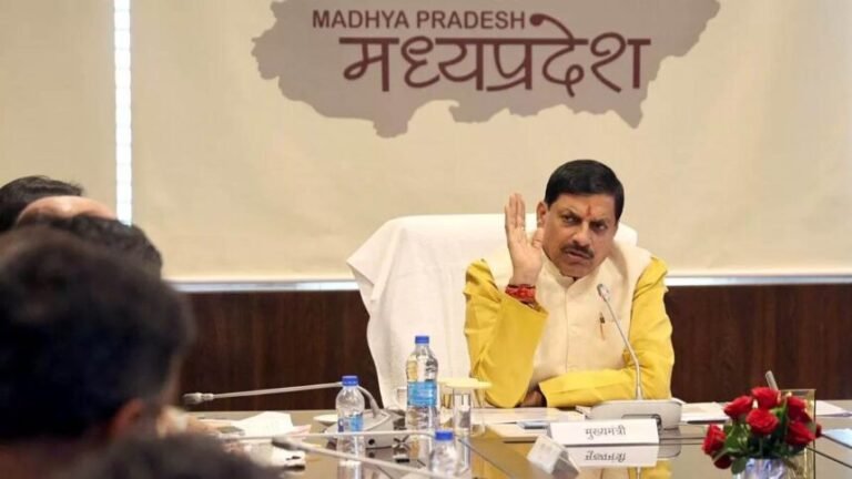 MP NEWS: अब चमकेंगी मध्य प्रदेश की सड़कें, 15 दिनों में 10 हजार KM रोड की होगी मरम्मत, 200 करोड़ खर्च करेगी मोहन सरकार...