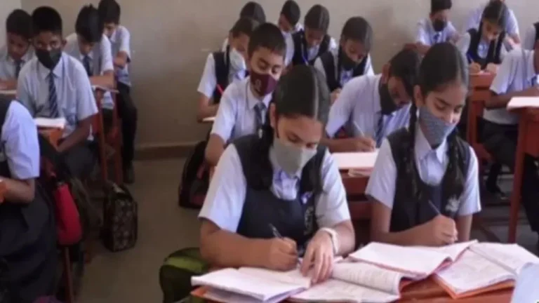Kalma in Panipat school : पानीपत के स्कूल में 8वीं के छात्रों से कलमा पढ़वाने का मामला, मुस्लिम शिक्षिका बर्खास्त, अभिभावकों ने जताया आक्रोश