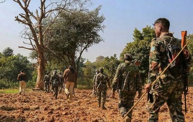 Naxal encounter Uniformed Naxal killed in encounter, SLR and many weapons recovered