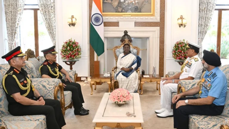 Operation Sindoor : CDS चौहान और सेना प्रमुखों ने राष्ट्रपति को दी ऑपरेशन सिंदूर की सफलता की जानकारी