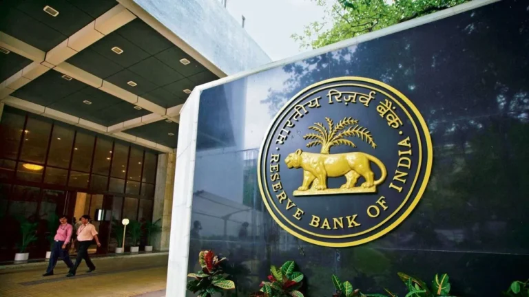 RBI Repo Rate: रेपो रेट में कटौती की तैयारी में RBI, दिवाली से पहले सस्ता हो सकता है लोन