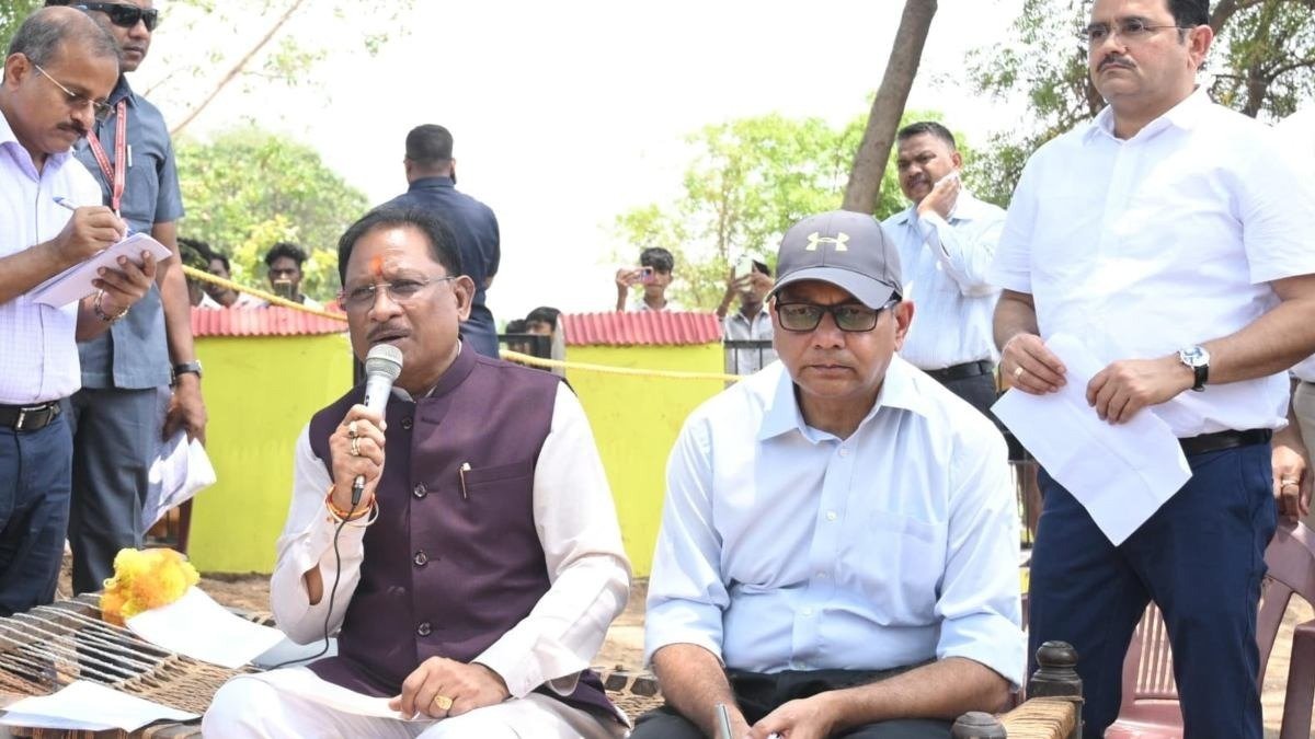 Sushasan Tihaar CM Vishnudev Sai flying chariot landed in Bandora village of Sakti