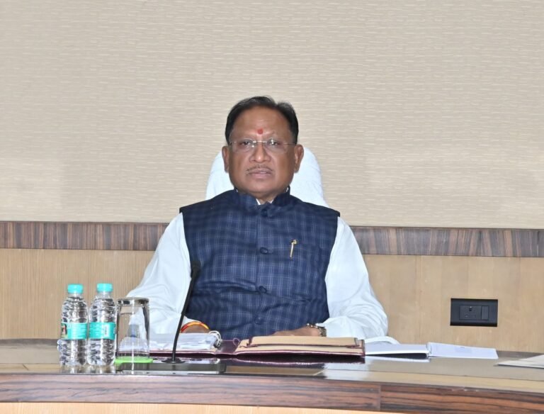 CG News : अवैध शराब कारोबार पर सरकार की सख्ती, तीन आबकारी अधिकारी निलंबित, छह को नोटिस