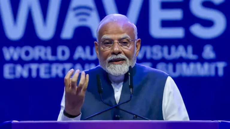 WAVES Summit 2025: पीएम मोदी ने WAVES समिट 2025 का किया भव्य उद्घाटन, सिनेमा और संस्कृति के योगदान को किया सम्मानित