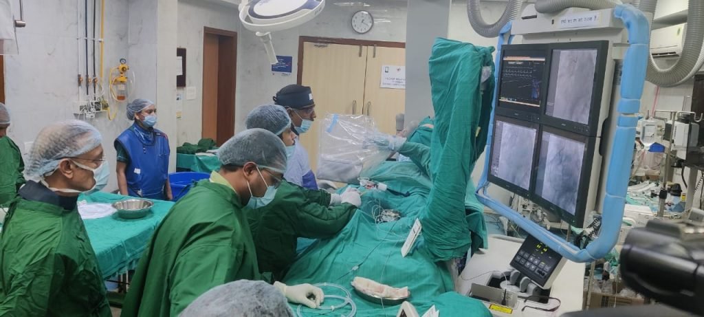 Raipur News : रायपुर के अंबेडकर अस्पताल में हुआ लेजर कट एंजियोप्लास्टी, विश्व स्तर पर किया गया लाइव