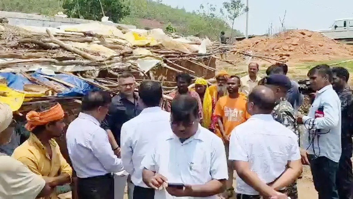 CG News: बतौली बीएमओ और मेडिकल ऑफिसर सस्पेंड, बच्चों के पोस्टमार्टम के लिए 20 हजार रुपए मांगने के मामले में बड़ी कार्यवाही