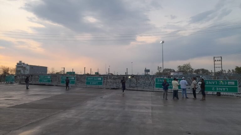 CG News : भयानक आंधी में उड़ा देवरी-धरसींवा टोल प्लाजा, हाईवे पर जाम की लंबी कतारें, देखें वीडियो