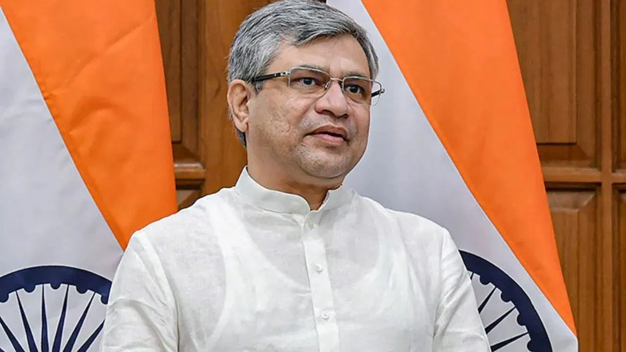 Semi-Conductor Unit : यूपी के जेवर में देश की छठी सेमी-कंडक्टर यूनिट स्थापित करने की मिली मंजूरी, तकनीकी क्षेत्र में बड़ा निवेश - अश्विनी वैष्णव