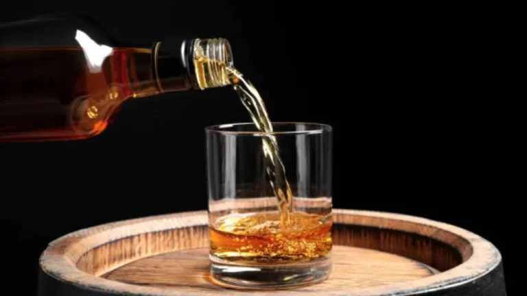 World Whisky Awards 2025 : प्रीमियम व्हिस्की कैटेगरी में भारत की इस शराब ने मारी बाजी, बनाया शानदार रिकॉर्ड