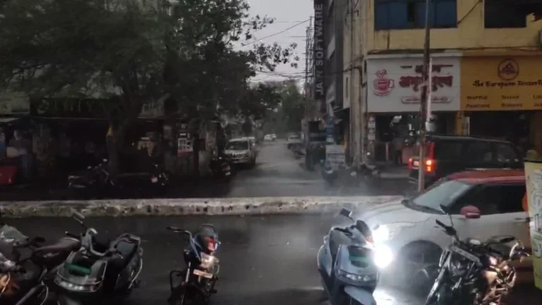 Raipur News: दोपहर बाद बदला मौसम, आंधी-बारिश के साथ राजधानी में छाया अंधेरा...