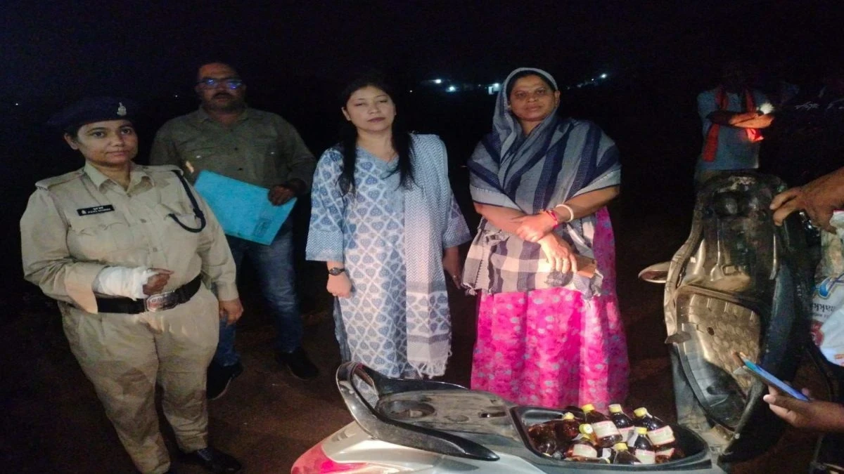 CG News: आबकारी विभाग की बड़ी कार्रवाई, 81 लीटर अवैध शराब बरामद, 7 तस्कर गिरफ्तार CG News: आबकारी विभाग की बड़ी कार्रवाई, 81 लीटर अवैध शराब बरामद, 7 तस्कर गिरफ्तार