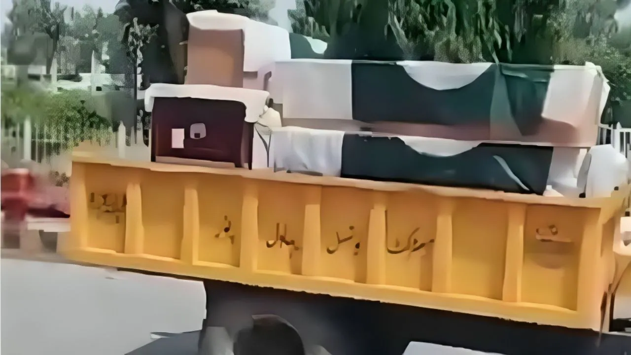 Operation Sindoor: ट्रैक्टर से आतंकियों की लाशें ढोता दिखा पाकिस्तान, देखें एयर स्ट्राइक के बाद तबाही के मंजर