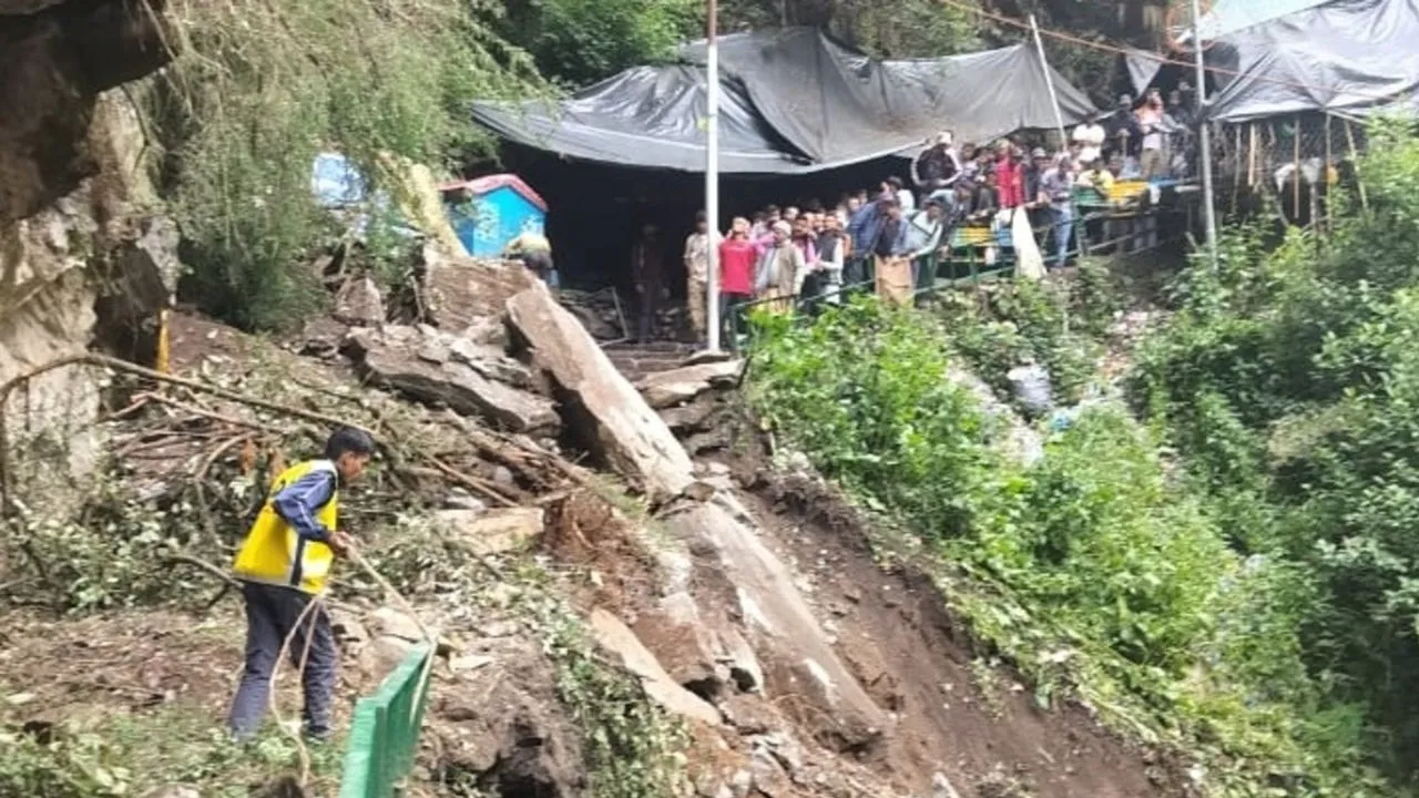 Landslide on Yamunotri Road