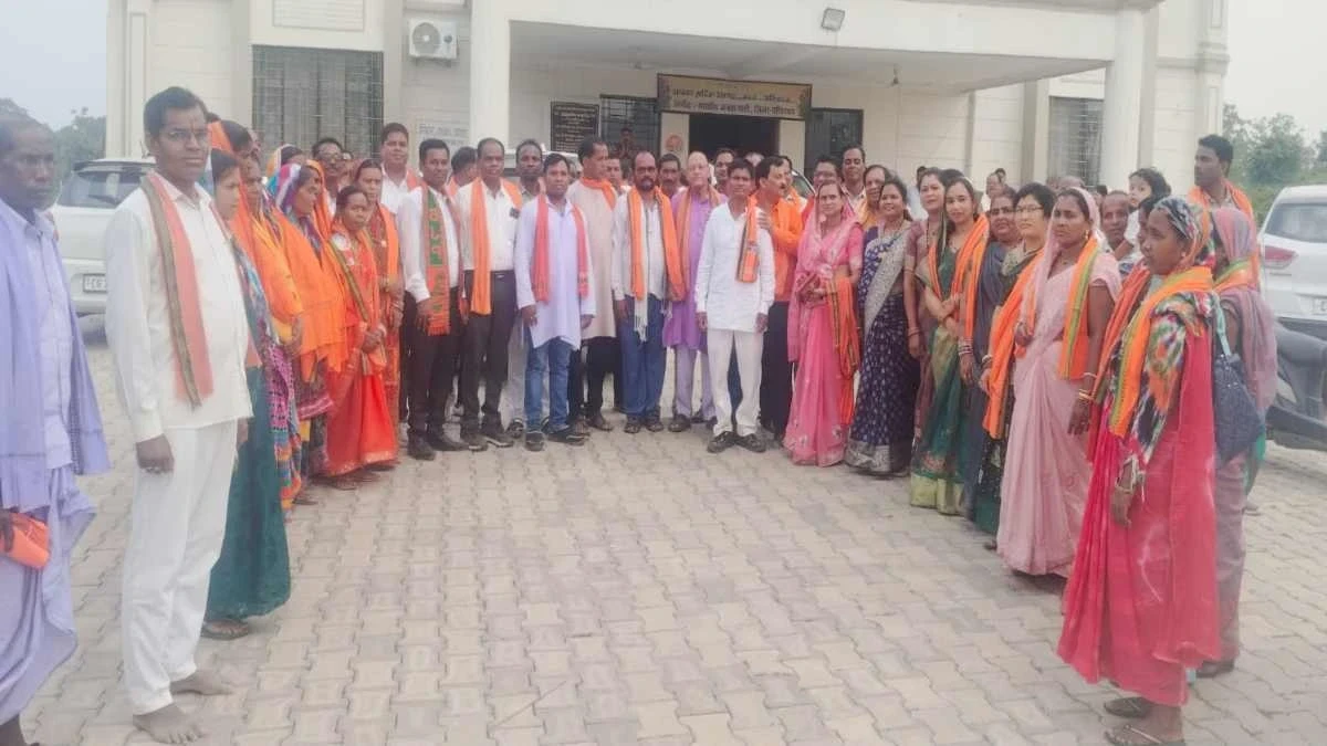 CG News : कांग्रेस को बड़ा झटका, ब्लॉक अध्यक्ष और 31 कार्यकर्ताओं ने थामा भाजपा का दामन