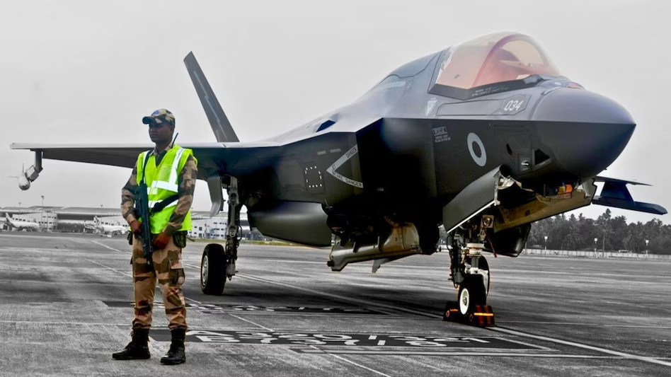 ब्रिटिश F-35B फाइटर जेट ब्रिटिश F-35B फाइटर जेट