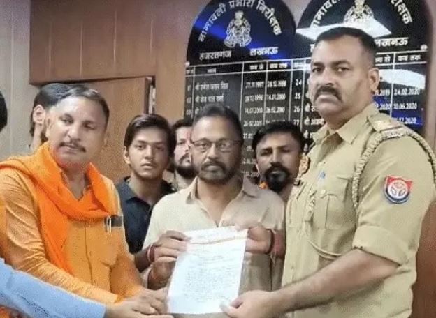 UP News: मैनपुरी सांसद डिंपल यादव पर कमेंट मामले में FIR कराने थाने पहुंचे सपाई, जानें मौलाना साजिद ने ऐसा क्या कहा था जिस पर मचा है बवाल