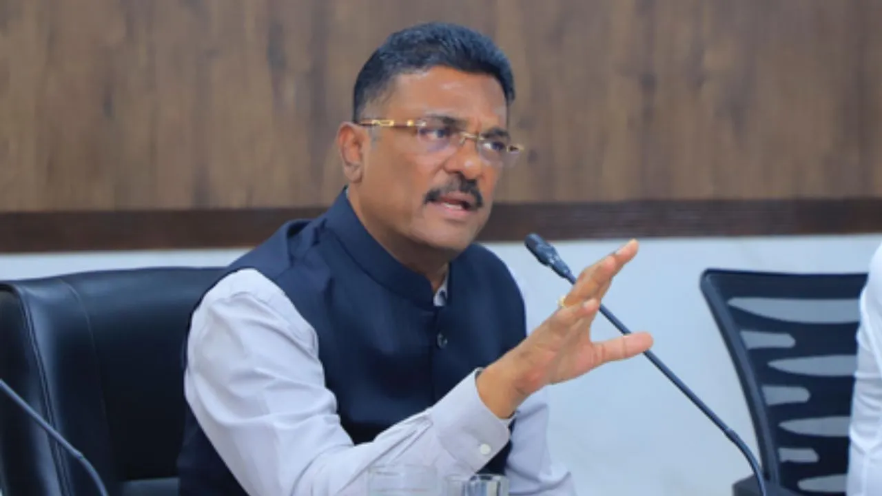 Mumbai Office Timing Change: मुंबई लोकल में भीड़ से राहत के लिए बदल सकते हैं ऑफिस टाइमिंग, सरकार कर रही विचार