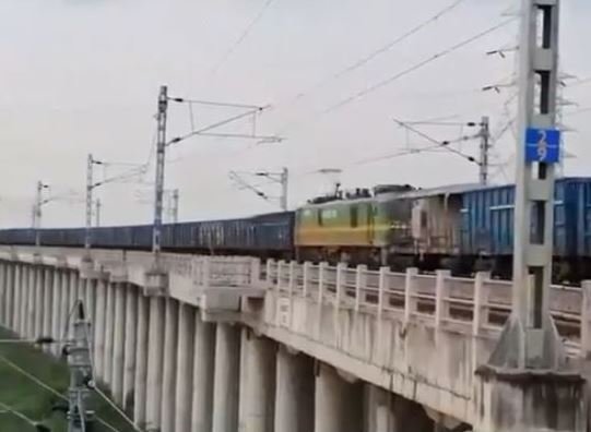 क्या आपने देखी एशिया की सबसे बड़ी 4.5 किलोमीटर लंबी मालगाड़ी, रेल मंत्री ने शेयर किया ट्रायल रन का वीडियो, Watch video