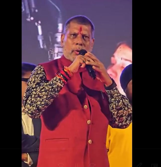 Kiran Singhdev: मैं शायर तो नहीं...सोशल मीडिया में छाए हुए हैं किरणदेव सिंह, अब तक हजारों लाइक, देखें वीडियो