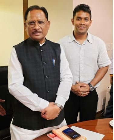 CM Vishnudev Sai Japan tour: टोक्यो में बस्तर के होनहार अविनाश तिवारी से मिले मुख्यमंत्री विष्णुदेव साय, छत्तीसगढ़ में उद्योग स्थापना को लेकर हुई सकारात्मक च