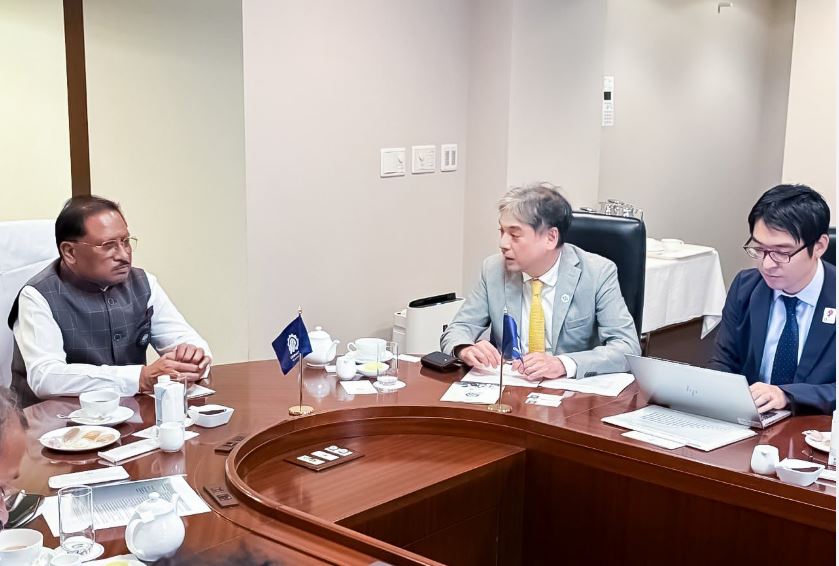 CM Vishnudev Sai Japan visit: टोकियो में JETRO के प्रतिनिधियों से सीएम विष्णुदेव साय ने की मुलाकत, छत्तीसगढ़ में आईटी से लेकर ऑटोमोबाइल तक बड़े निवेश की तैयारी CM Vishnudev Sai Japan visit: टोकियो में JETRO के प्रतिनिधियों से सीएम विष्णुदेव साय ने की मुलाकत, छत्तीसगढ़ में आईटी से लेकर ऑटोमोबाइल तक बड़े निवेश की तैयारी