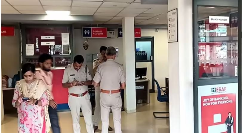 MP News Masked miscreants broke into bank and escaped with 14 kg 800 grams of gold and Rs 5 lakh cash