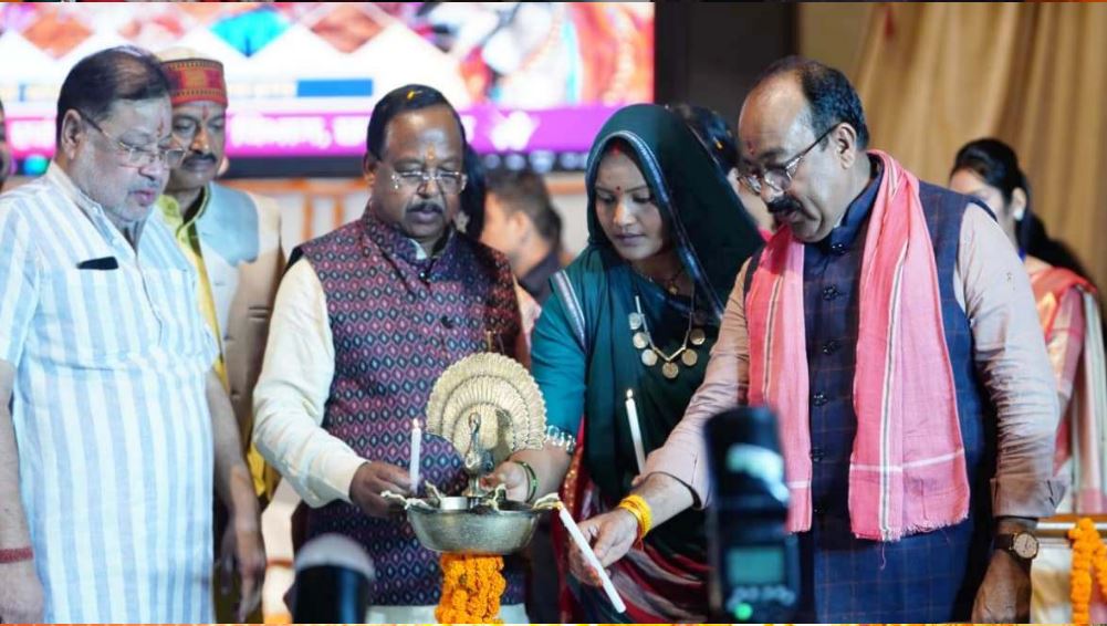 : मुख्यमंत्री के नेतृत्व में नारी शक्ति के मान, सम्मान और गौरव को बढ़ावा: अरुण साव, पंडित दीनदयाल उपाध्याय ऑडिटोरियम में रही तीजा-पोरा की धूम