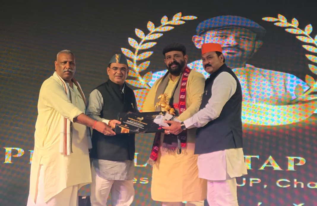 CG News: देवभूमि उत्तराखंड में प्रबल प्रताब जूदेव सम्मानित, घर वापसी अभियान के लिए कर्मवीर अवार्ड-2025 से नवाजा गया