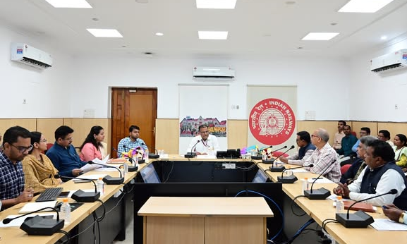 CG News: त्योहारी सीजन में रेलवे बढ़ाएगी सुविधा... दुर्गा पूजा, दीपावली और छठ तक यात्रियों के लिए यह होगा खास...