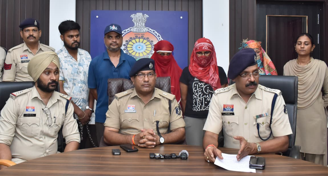 Crime News: पति ने बनाई दो फर्जी कंपनी, पत्नी को बनाया डायरेक्टर, दोनों ने मिलकर ठगे 12 करोड़, जानिए कैसे बिछाया जाल...