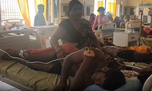 CG News: खेत में मूंगफली खाने को लेकर विवाद में हत्या! घर लौटते समय बाप-बेटे को बोलेरो से रौंद दिया, दो की मौत, एक गंभीर...