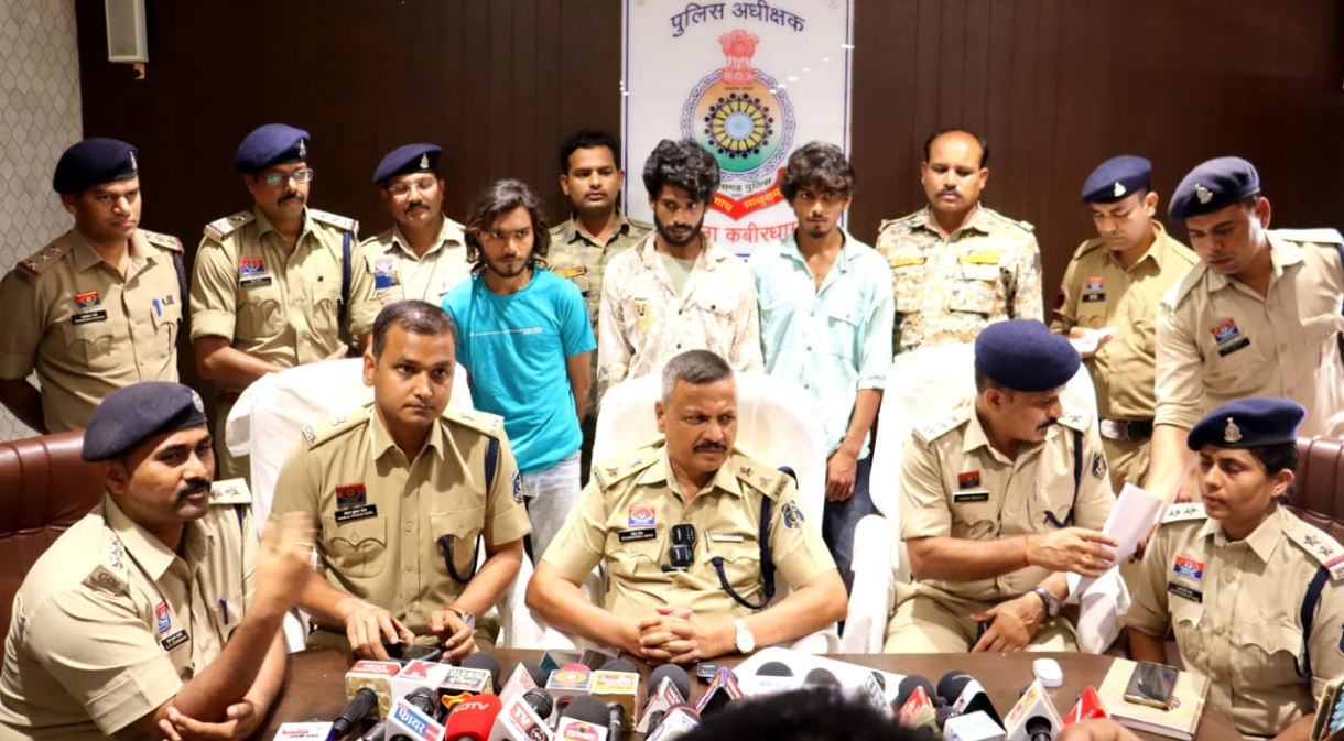 CG News:छात्रा के साथ 3 दरिंदों ने किया दुष्कर्म, वारदात के बाद बस स्टैंड पर छोड़कर हो गए थे फरार, तीनों आरोपी गिरफ्तार... CG News:छात्रा के साथ 3 दरिंदों ने किया दुष्कर्म, वारदात के बाद बस स्टैंड पर छोड़कर हो गए थे फरार, तीनों आरोपी गिरफ्तार...