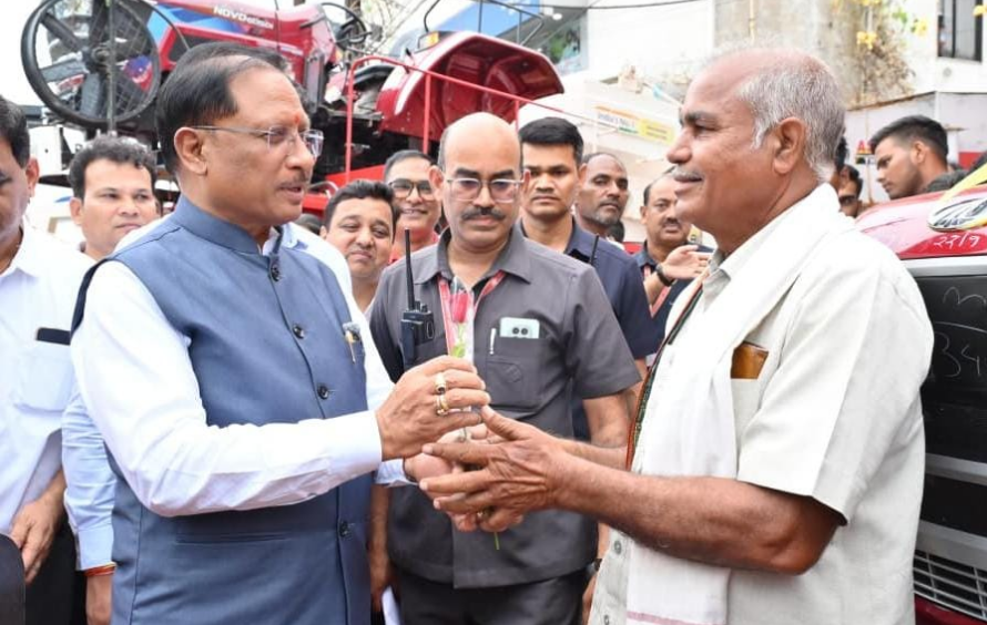 CG News: जीएसटी बचत उत्सव: ट्रैक्टर खरीदी में किसानों को मिली बड़ी राहतः CM विष्णु देव साय CG News: जीएसटी बचत उत्सव: ट्रैक्टर खरीदी में किसानों को मिली बड़ी राहतः CM विष्णु देव साय