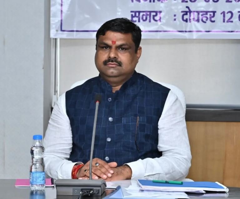 स्कूल शिक्षा मंत्री गजेंद्र यादव