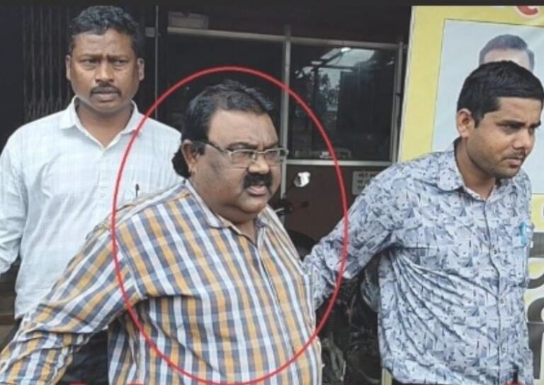 Patwari arrested taking bribe: 9 हजार की रिश्वत लेते पटवारी गिरफ्तार, रायपुर से पहुंची ACB की टीम ने किया ट्रैप