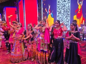 Raas Garba 2025: एशियन न्यूज और न्यूजप्लस 21 का रास गरबा महोत्सव, तस्वीरों में देखिए मध्य भारत के सबसे भव्य उत्सव की भव्यता... 11 WhatsApp Image 2025 09 28 at 3.54.40 PM