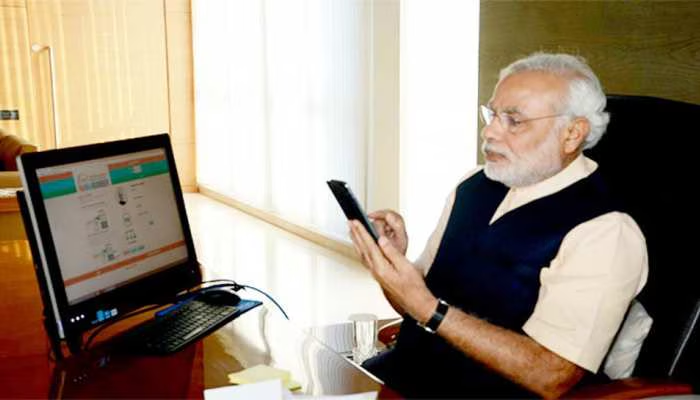 PM Modi Birthday: जानिए कौनसा फ़ोन इस्तेमाल करते है प्रधानमंत्री नरेंद्र मोदी, न हैक हो सकता है, न ही ट्रेस, जानें इसकी खासियतें